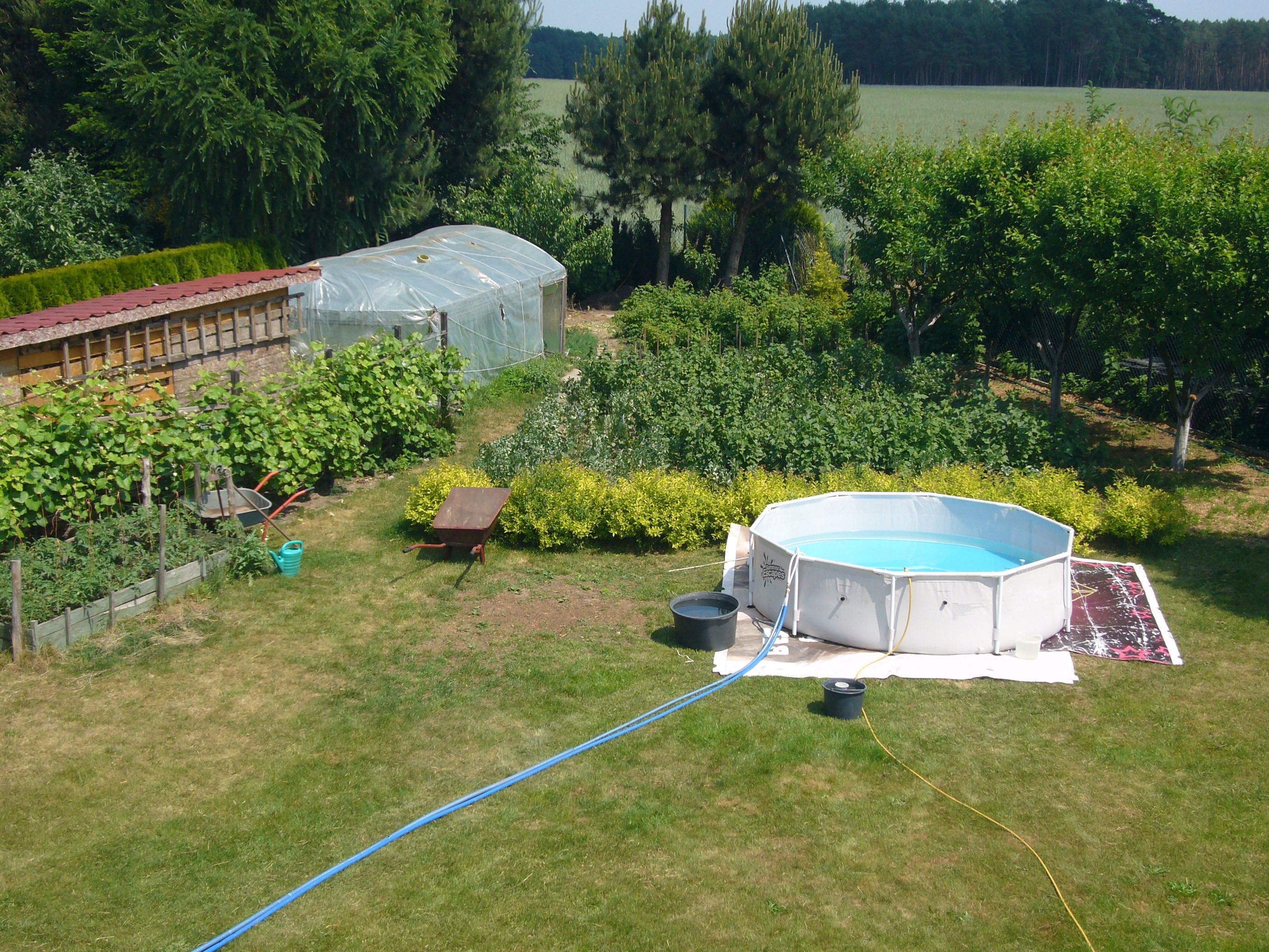 Podgrzewanie basenu ogrodowego  przez kolektory słoneczne